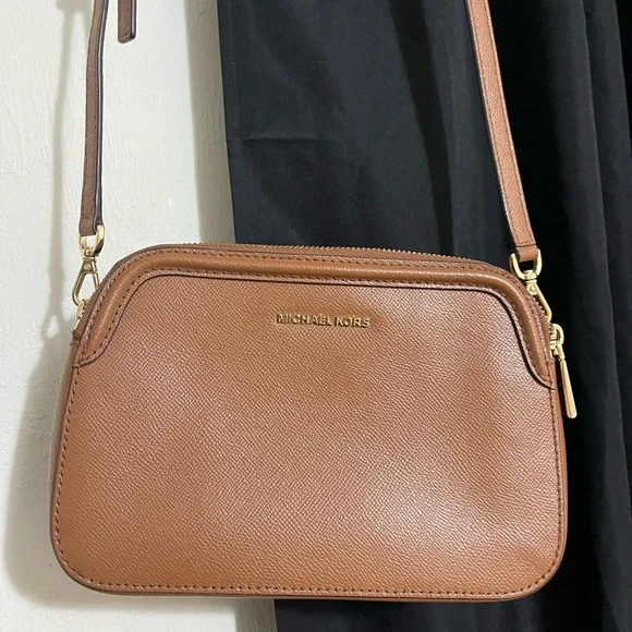 Michael Kors Brown Crossbody Bag Sleek Design - Picture 2 of 12